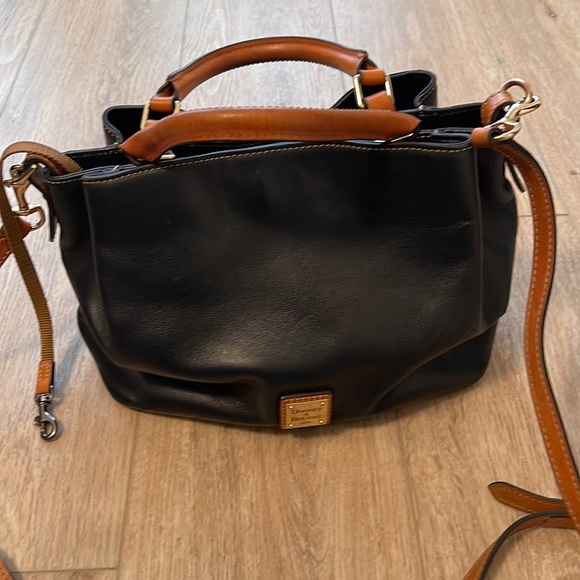 Dooney & Burke black leather purse - Picture 2 of 13